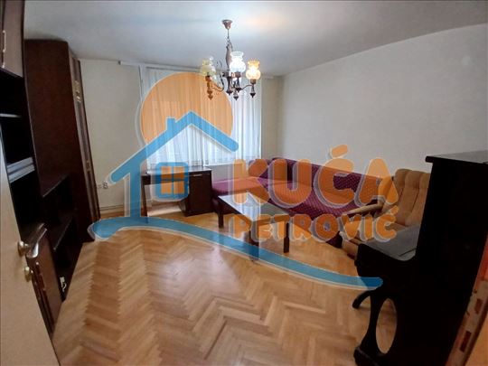 Izdaje se jednosoban namešten stan u centru Niša u