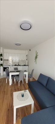 Izdajemo stan u centru Stare Pazove