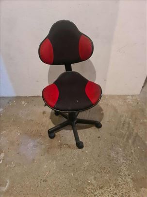  Kancelariska stolica