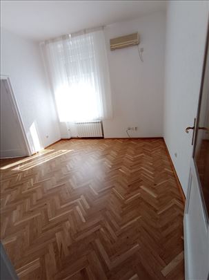 Katanićeva, Hram svetog Save -poslovni prostor