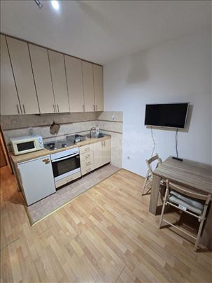 Konjarnik, Ustanička, garsonjera