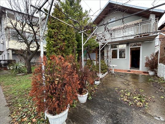 Kuća u vrhunskom stanju – retko u ponudi