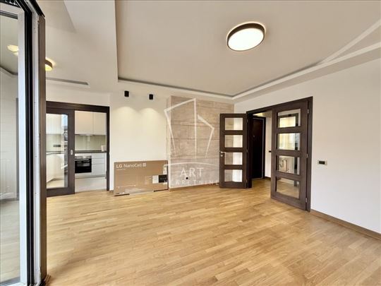 Nov 3.5 stan,91m2+12m2 garaža,Koče kapetana,Vračar