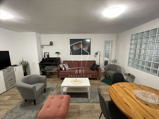 Nov stan sa dvorištem ID#14210