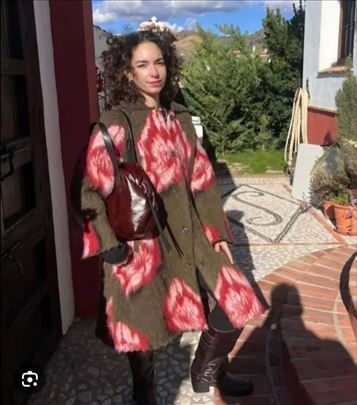 Nov Zara kaput džemper