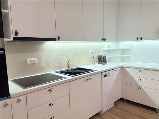 Pančevo, centar, kod Keja, prodajem 3.0 stan 84m2 