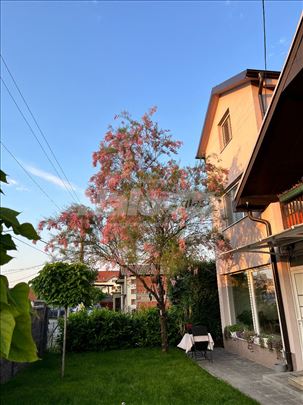 Porodični kompleks, dve kuće, mirna lokacija