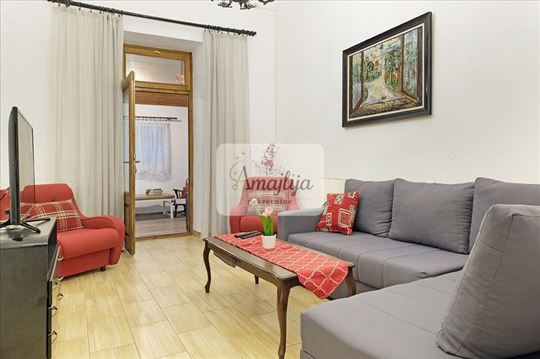 Prodaja Trg Republike, luksuzni salonac sa terasom