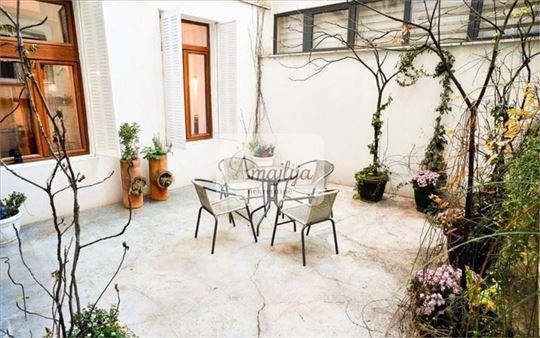 Prodaja Trg Republike, luksuzni salonac sa terasom