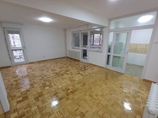 Stan pogodan i za poslovni prostor, ID 1440