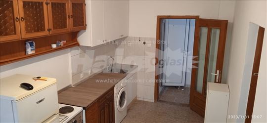 Stan u dvoristu 35 kvadrata