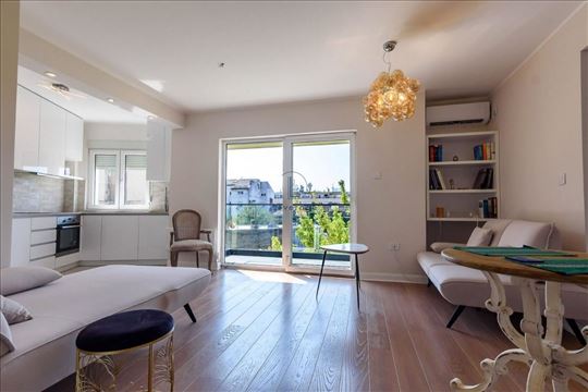 Topličin venac, Maršala Birjuzova, 44m2