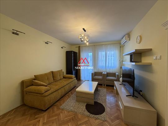 Trosoban stan - 76m2 - Centar