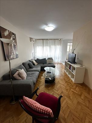 Vračar: renoviran trosoban 73m², lift