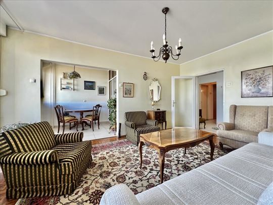 Stan sa pogledom na Dunav sa dve spavace sobe 83m2