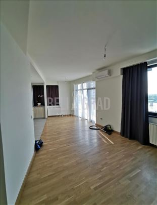 BW Vista, lux - pogled na reku