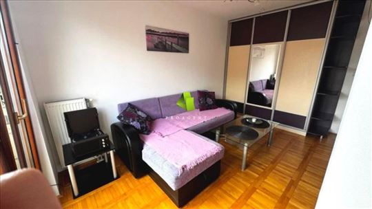 Dvoiposoban stan u centru kod Pravnog fakulteta ID