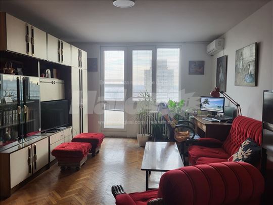 Dvosoban stan-Fontana-Panoramski pogled-Uknjizen