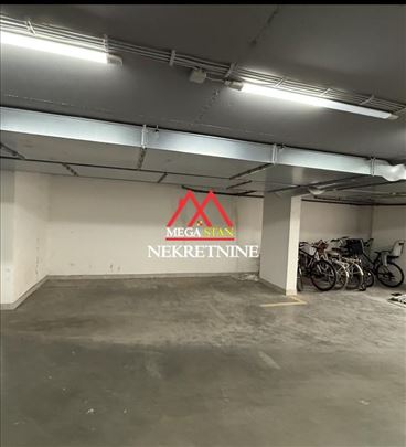 Garažno mesto - Centar