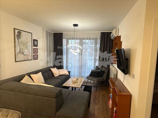 Izdajem dvosoban stan