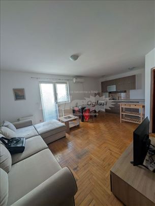 Iznajmljujem namešten stan na Kanarevom Brdu