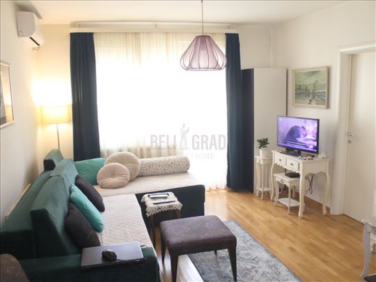 Izuzetan, dvostrano orijentisan stan