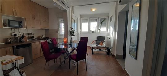 Komforan, trosoban stan 73 m2 sa panoramskim pogle