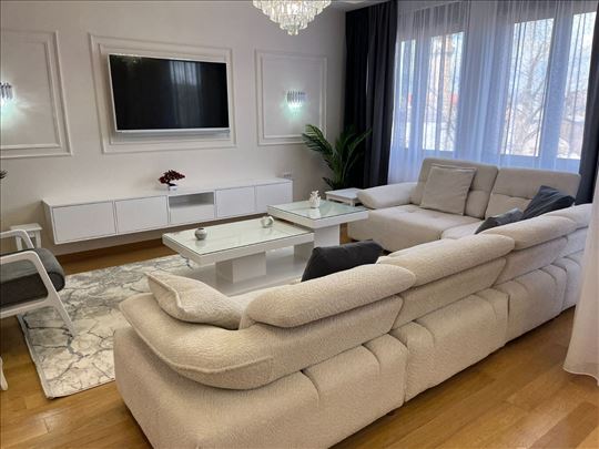 Luksuzan, potpuno nov stan u modernom kompleksu –