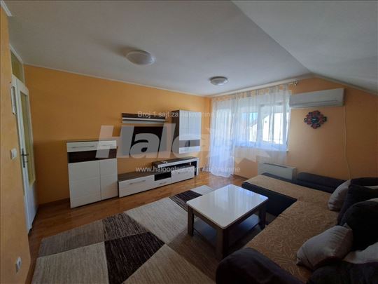 Moderan i komforan 2.0 stan sa parkingom