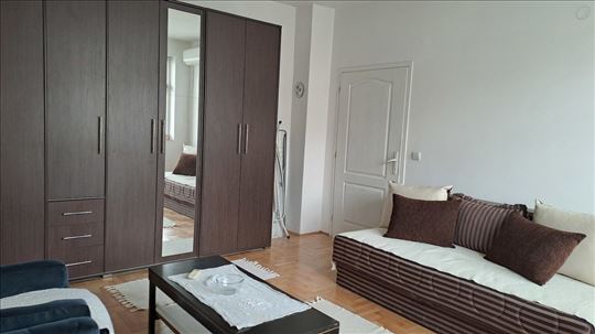 Odlična lokacija, jednoiposoban stan