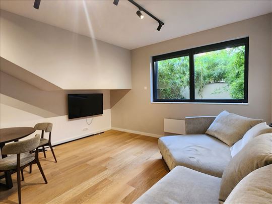 Polusuturen, novo, useljivo