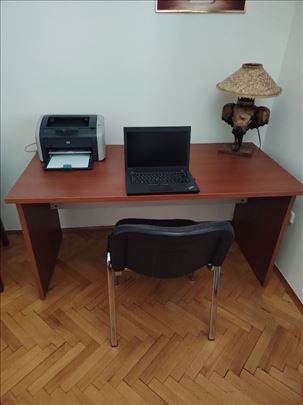 Radni ili kancelarijski sto i stolica