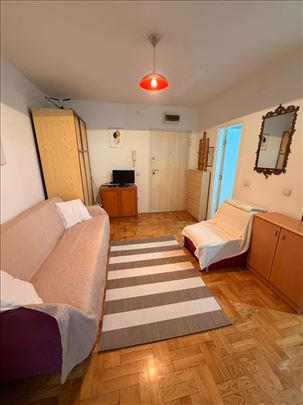 Renovirana garsonjera na Voždovcu