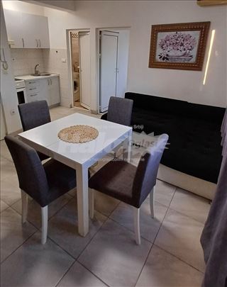 Stan za izdavanje • 3 sobe • 50m²