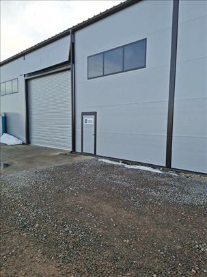 Ugrinovci magacin 500m2 visine 5m,sleperski prilaz