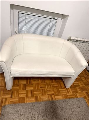 Beli dvosed- čekaonica