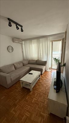 Izdaje se Lux stan, blok 44