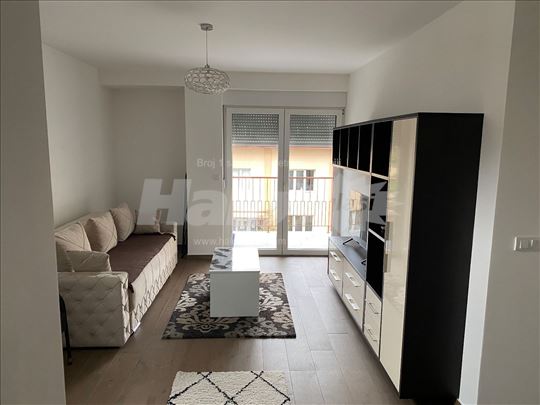 Izdajem dvosoban stan od 69m2