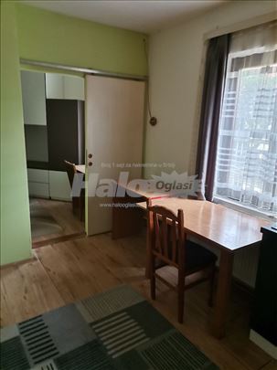 izdajem namestenu garsonjerama