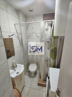 Karaburma, stan 27m2 sa stvarima