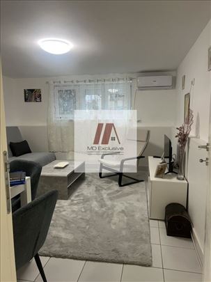 Na prodaju dvosoban stan u Zemun​u