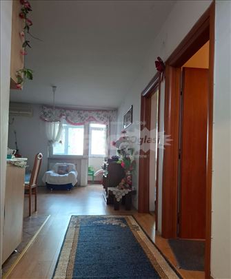 Centar Lep Stan 60m2 +garažno mesto u zgradi 