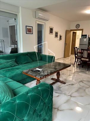 Stan sa terasom i baštom ID#14236