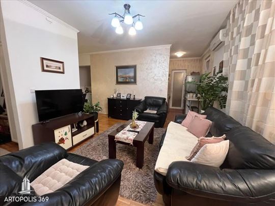 Svetao, trosoban, uknjižen stan ID#1077