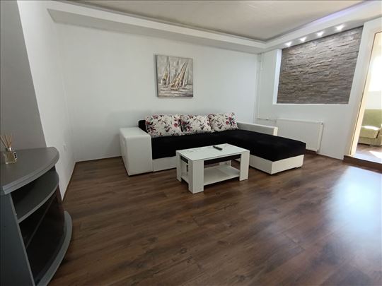 Trosoban stan kod Spensa!