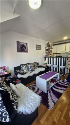 Garsonjera / Terasa / Parking / Uknjiženo