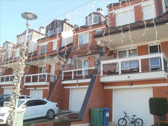 Karingtonka Visnjicka Banja 4 nivoa kuca