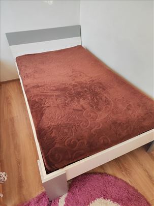 Prodajem francuski krevet