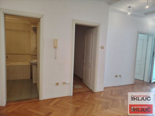 Bulevar, 46m2, Dvosoban kod Futoške pijace