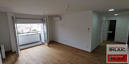 Bulevar Evrope, 59m2, Trosoban, Neuseljavan